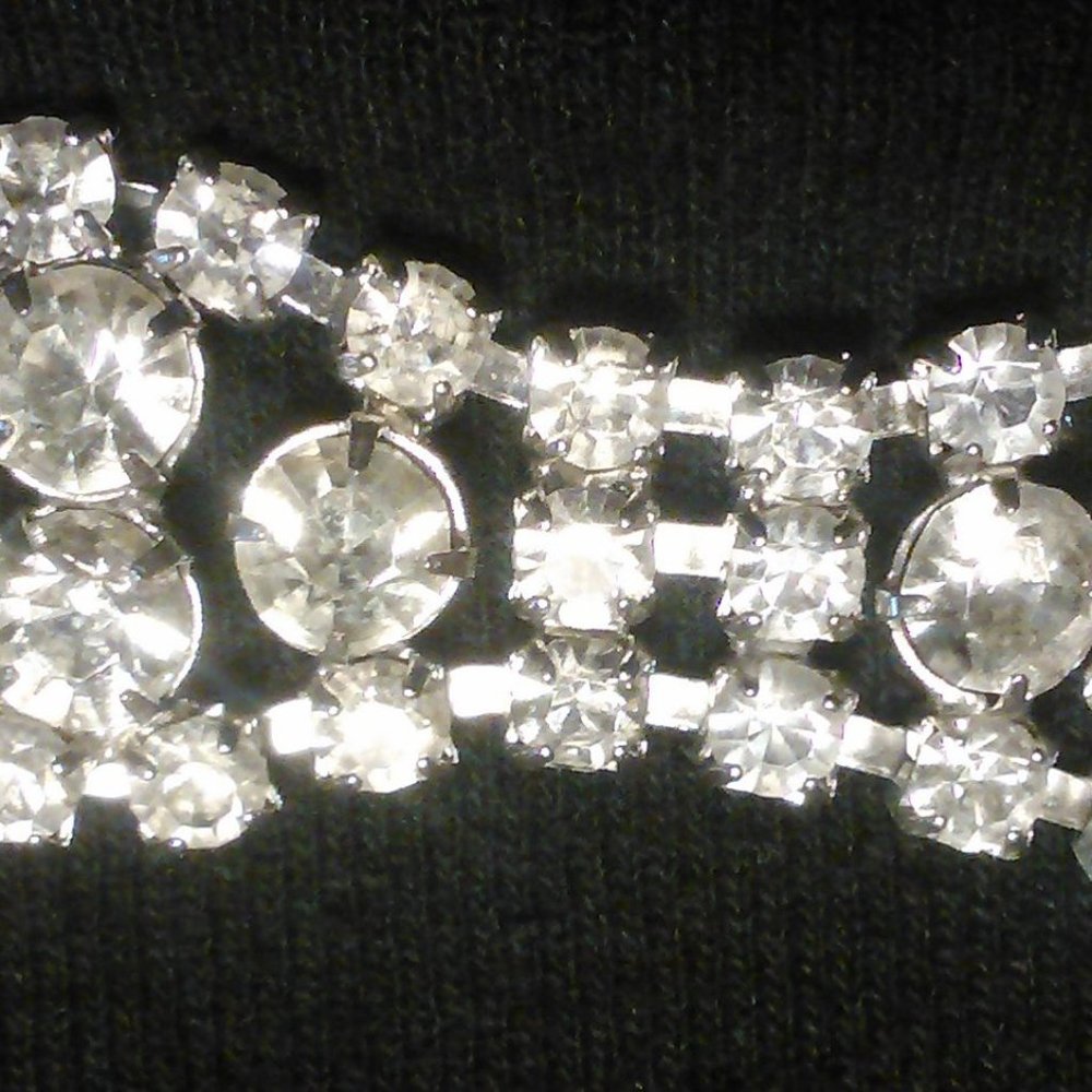 ****SOLD**** Vtg Kramer Bracelet & Waterfall earrings - Picture 10 of 13